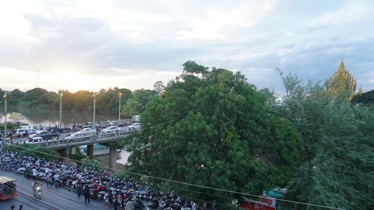 Hotel Little Jasmine By The River Phitsanulok Esterno foto