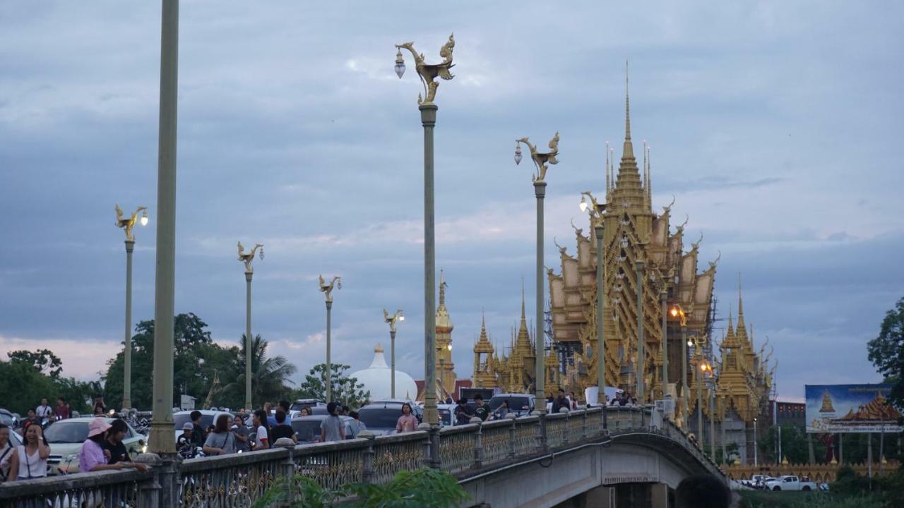 Hotel Little Jasmine By The River Phitsanulok Esterno foto