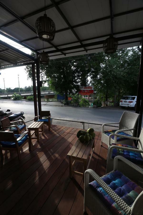 Hotel Little Jasmine By The River Phitsanulok Esterno foto