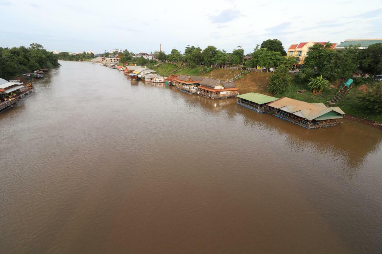 Hotel Little Jasmine By The River Phitsanulok Esterno foto