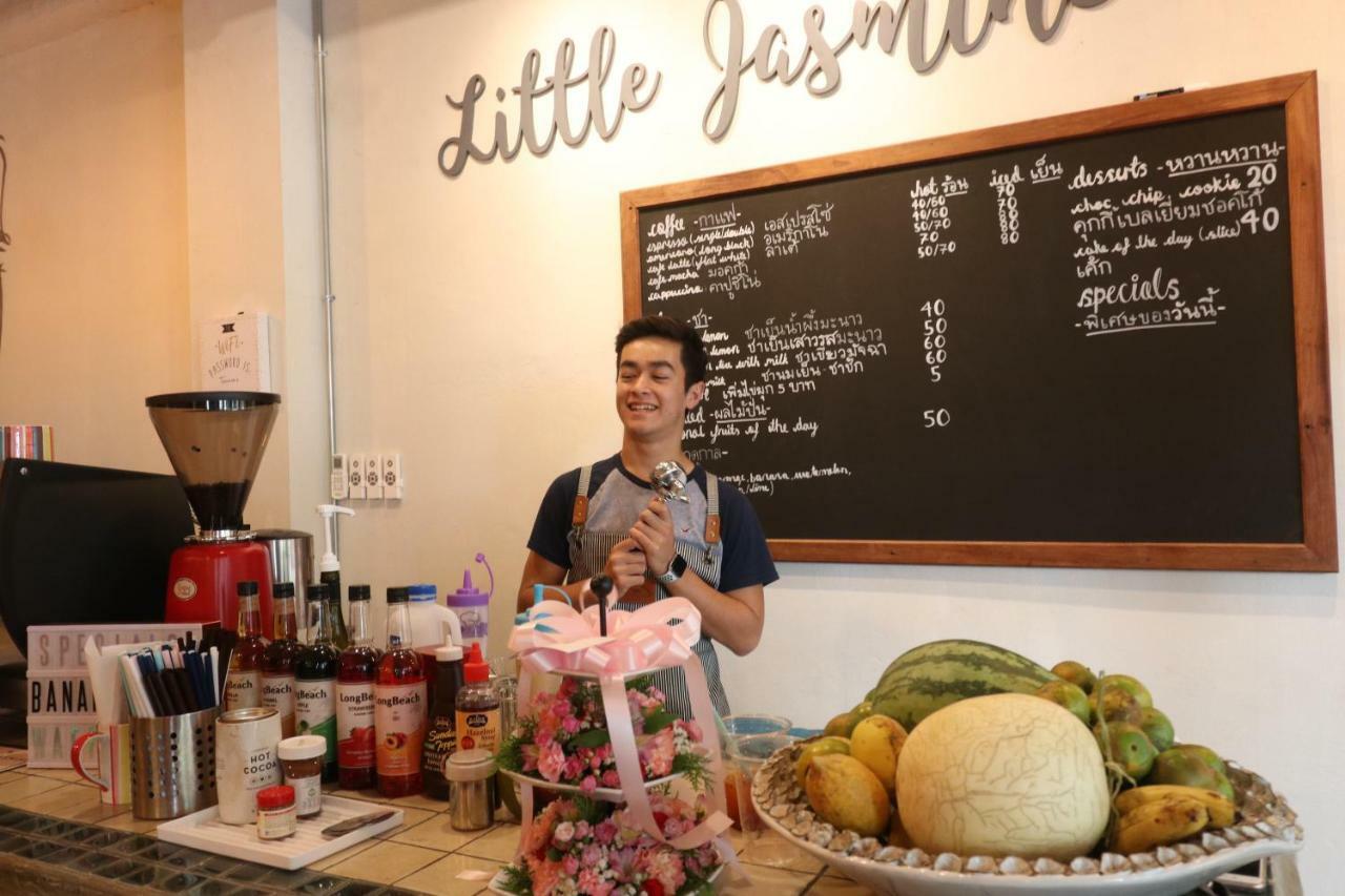 Hotel Little Jasmine By The River Phitsanulok Esterno foto