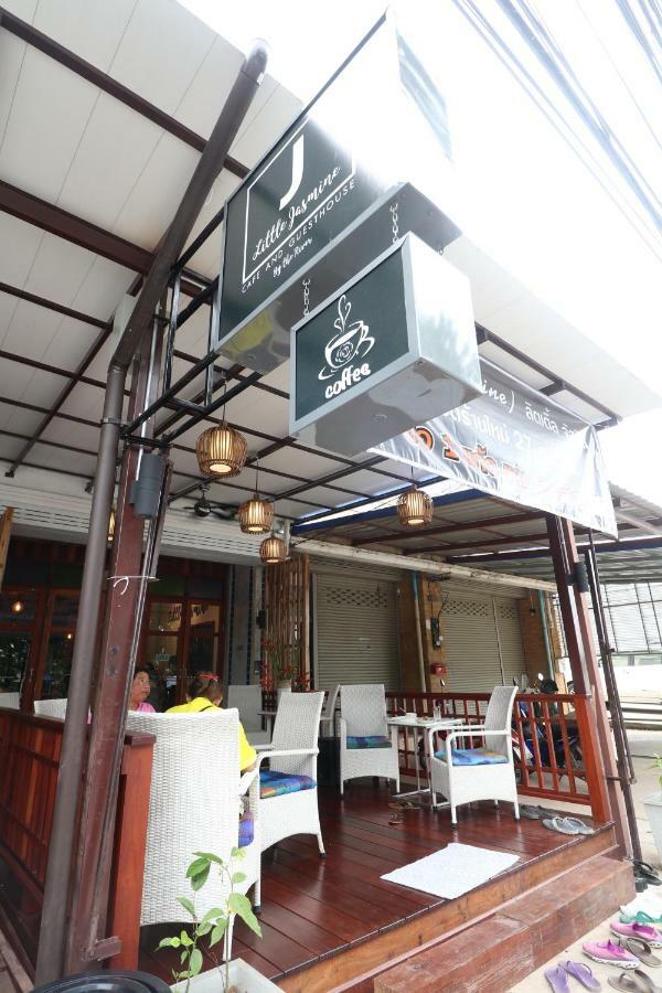 Hotel Little Jasmine By The River Phitsanulok Esterno foto